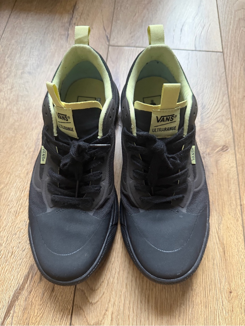 Vans Ultrarange Men’s Black with Yellow Accent Sneakers Size 8